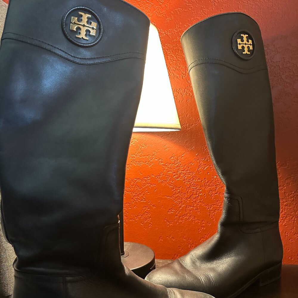 Tory Burch Ashlynn Riding Boot Almond Toe Black Gold Emblem - USED